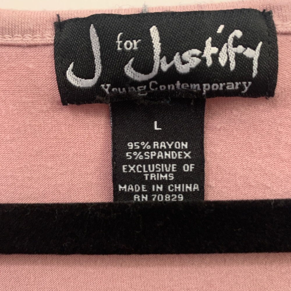 Pink V neck 🎀 - Picture 3 of 4